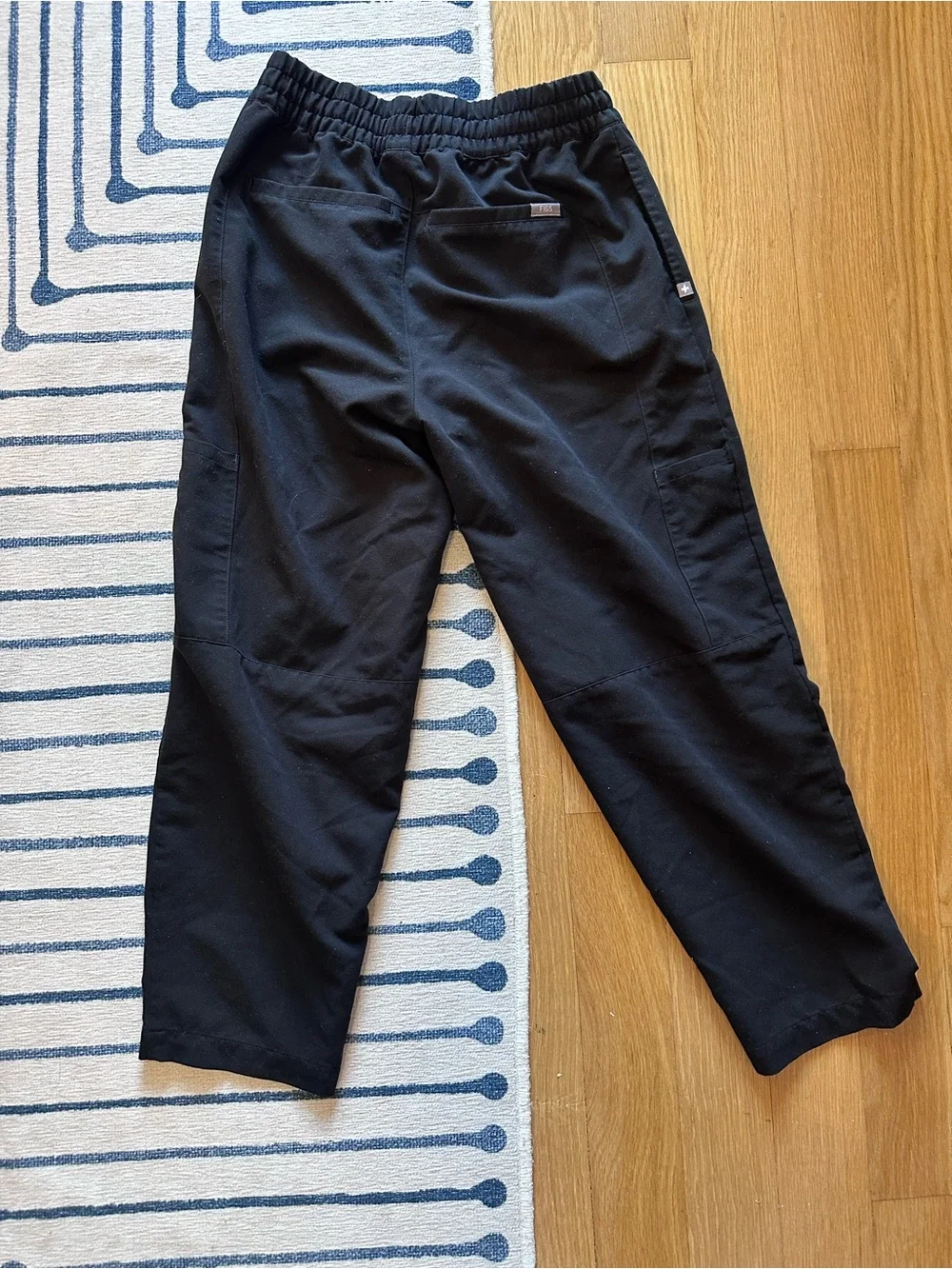 FIGS Black Straight Leg Scrub Pants - Size S - Picture 4 of 5